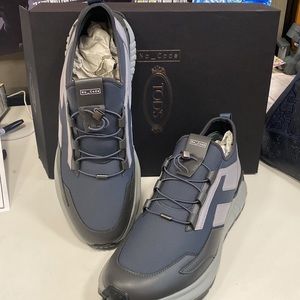 👌🏻Tod’s No Code sneakers.👌🏻Allacc. T running NOC 071. Size 10 Men.